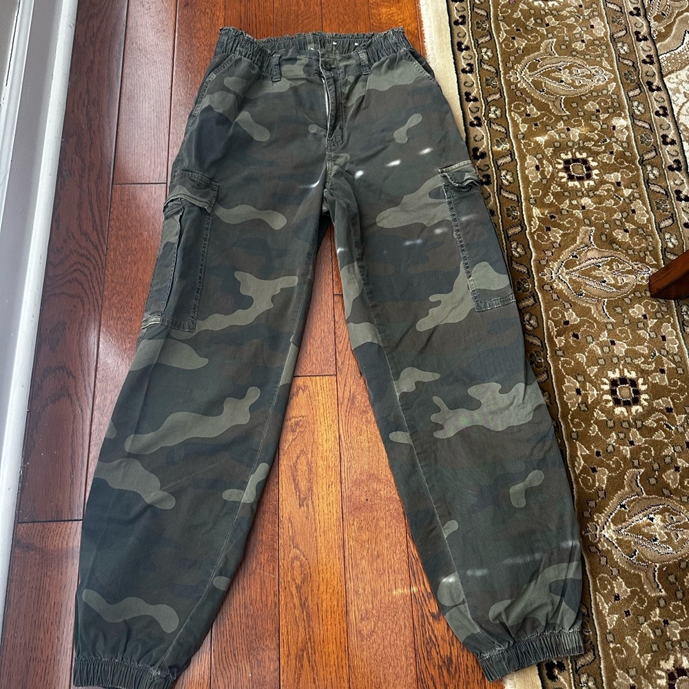 American Eagle Outfitters Camo Cargo Pants